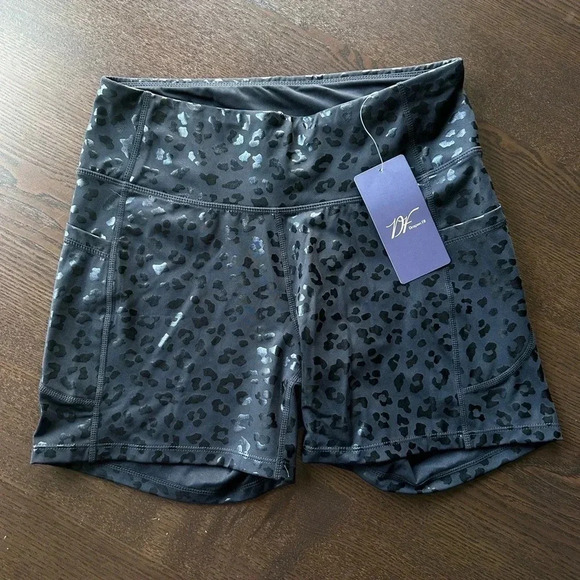 Black Leopard Shorts with Pockets NWT - Picture 1 of 6